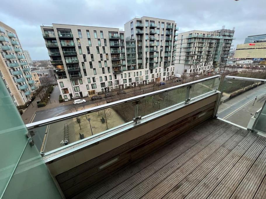Modern 2 Bed - Olympic Park Stratford Apartment Лондон Екстериор снимка