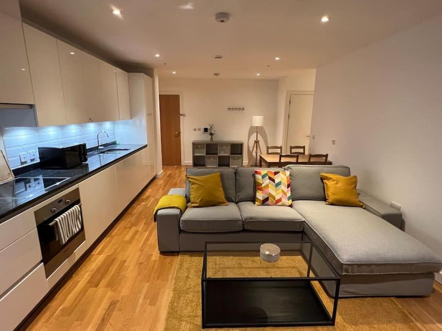 Modern 2 Bed - Olympic Park Stratford Apartment Лондон Екстериор снимка